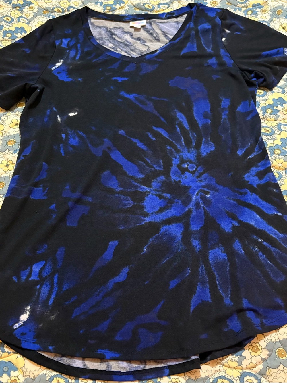 LuLaRoe women’s size L black & blue tye dye short sleeve top